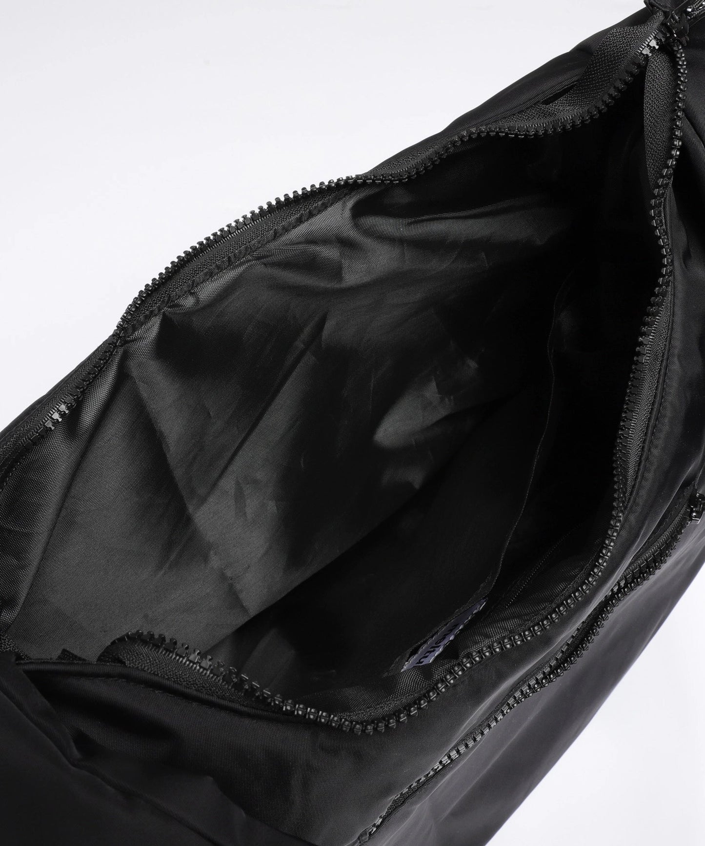 meltum SOFT SHELL MESSENGER BAG 軟殼斜背郵差包