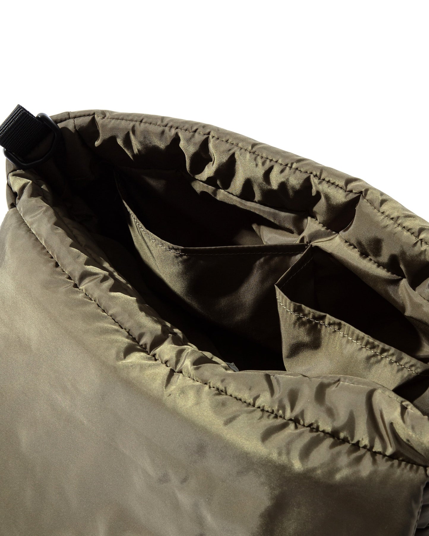 CLESSTE 加厚翻蓋休閒斜背包(橄欖綠)