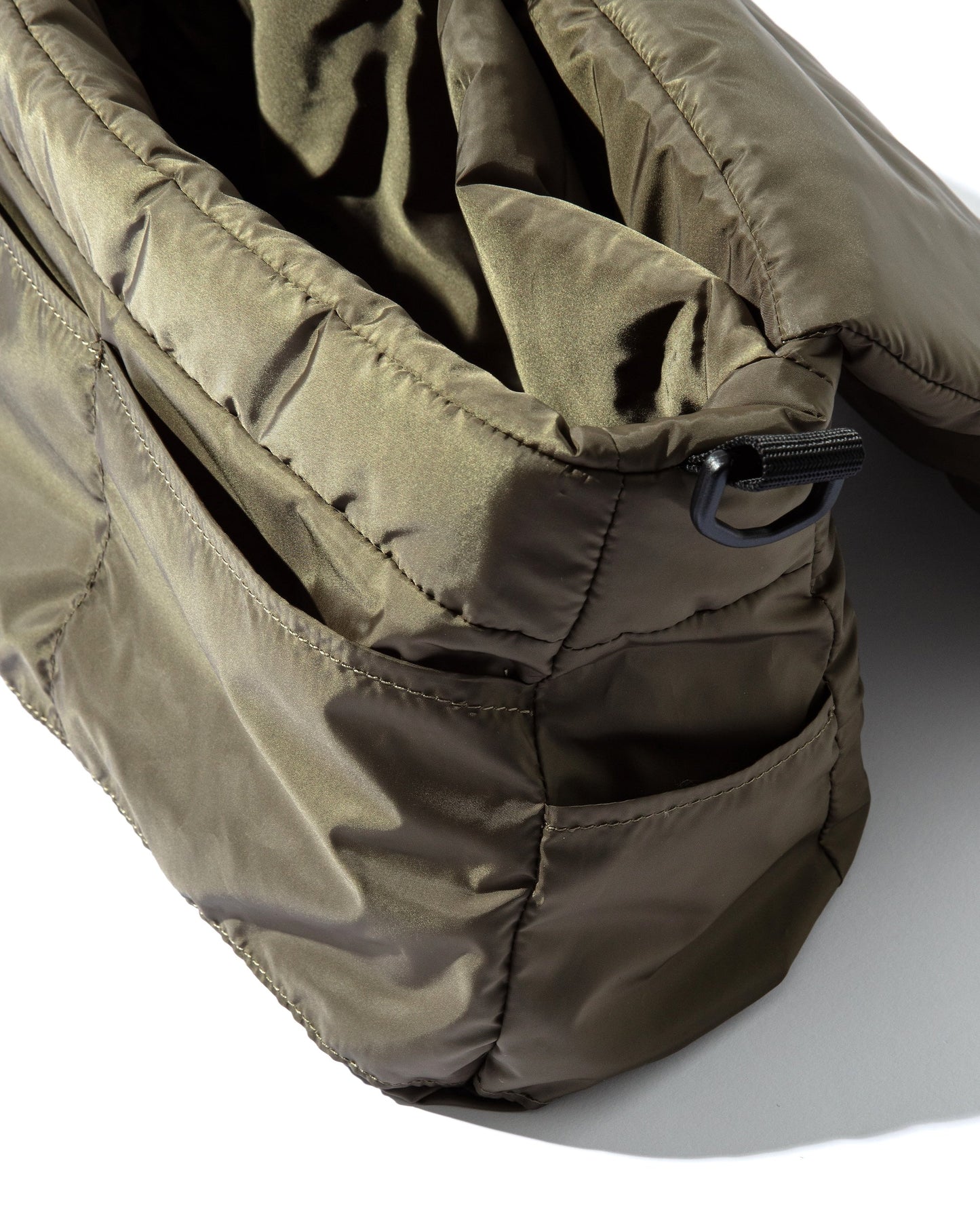 CLESSTE 加厚翻蓋休閒斜背包(橄欖綠)