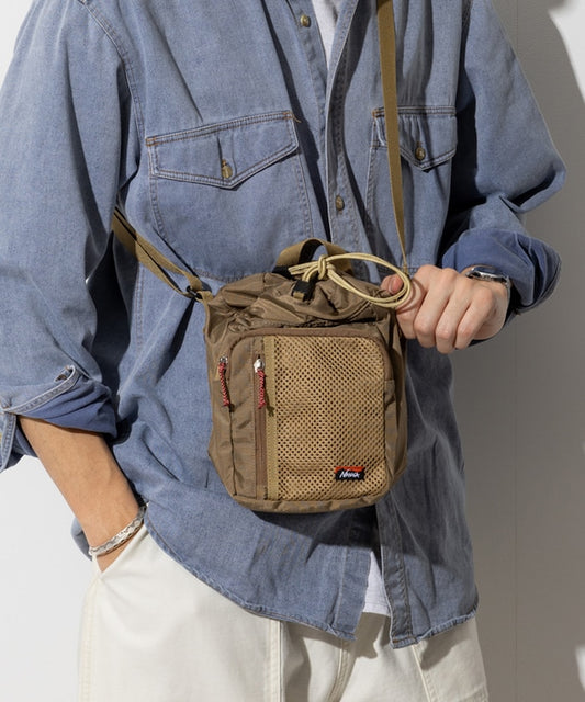 NANGA × SPEAKEASY DRAWING SHOULDER POUCH 斜背包