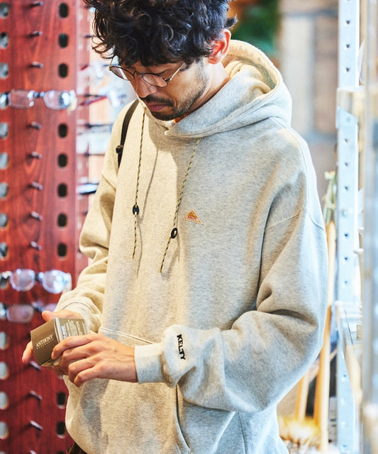 KELTY×FREAK'S STORE 限量復古Logo刺繡連帽大學T 2025秋冬款