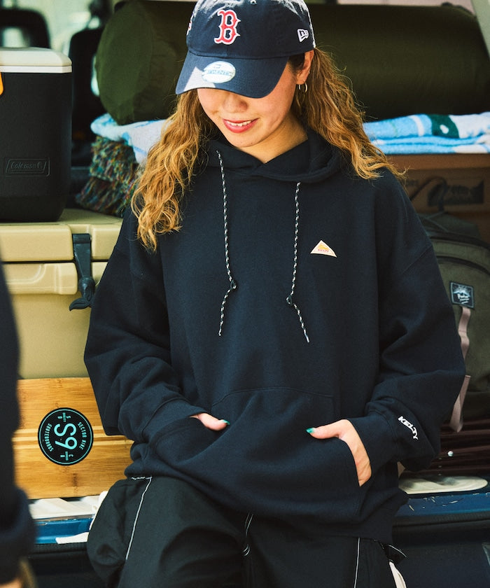 KELTY×FREAK'S STORE 限量復古Logo刺繡連帽大學T 2025秋冬款