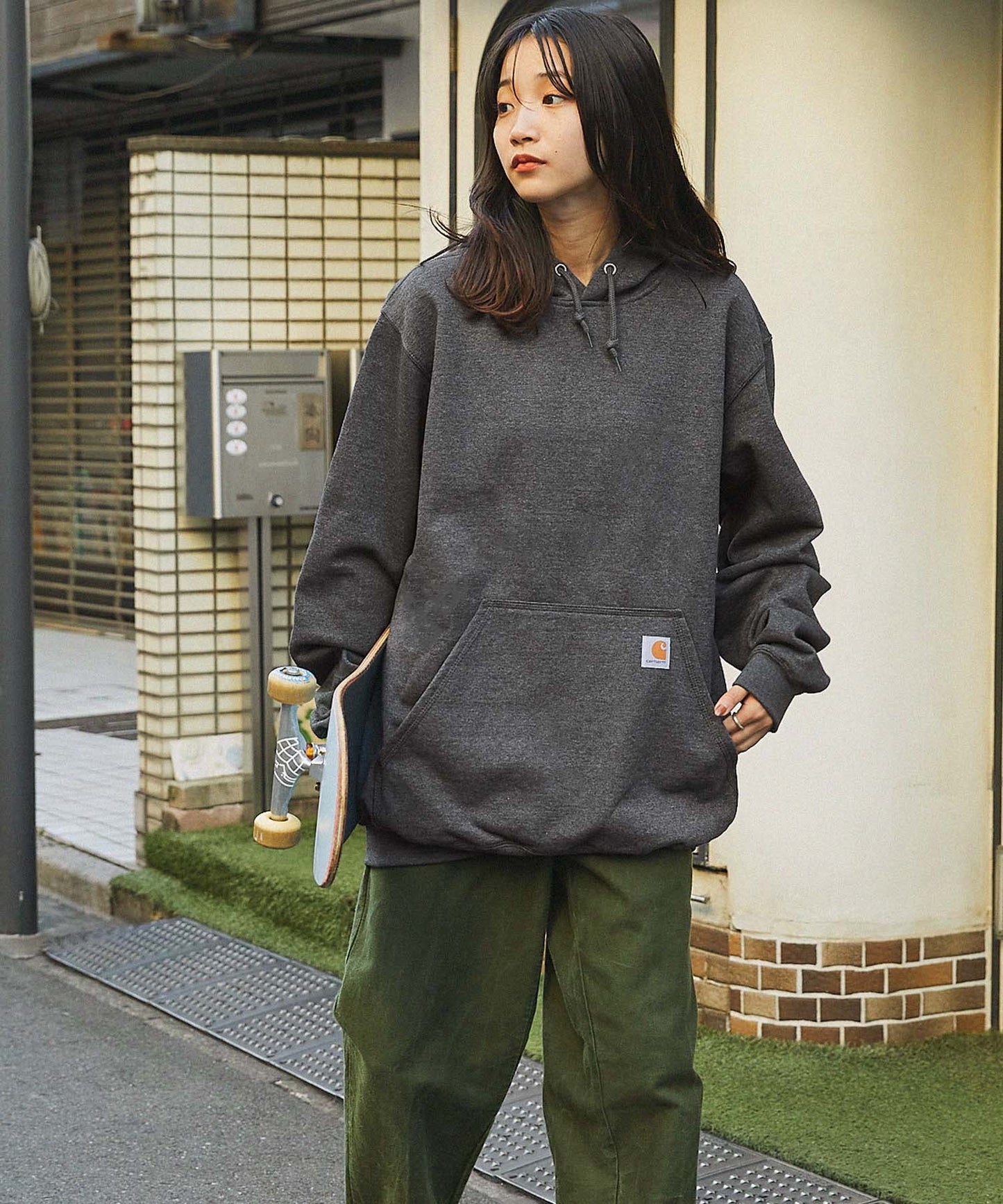 Carhartt 寬版連帽套頭大學T