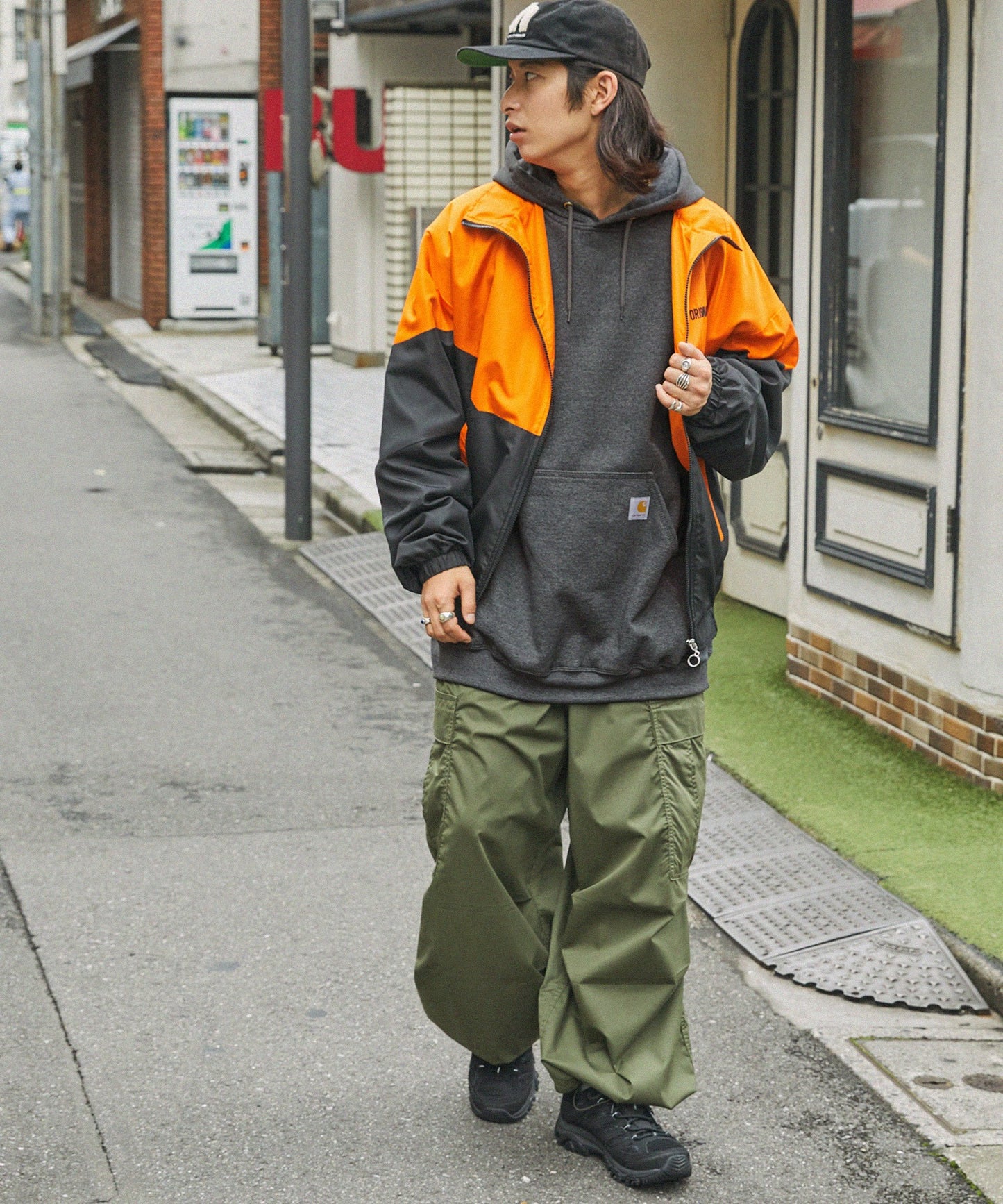 Carhartt 寬版連帽套頭大學T