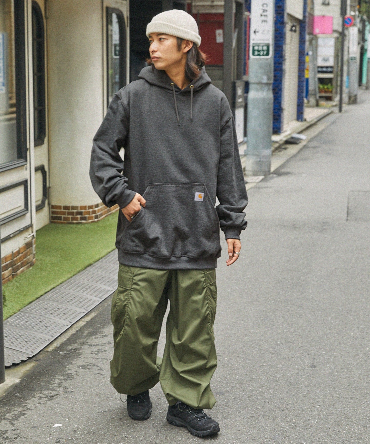 Carhartt 寬版連帽套頭大學T