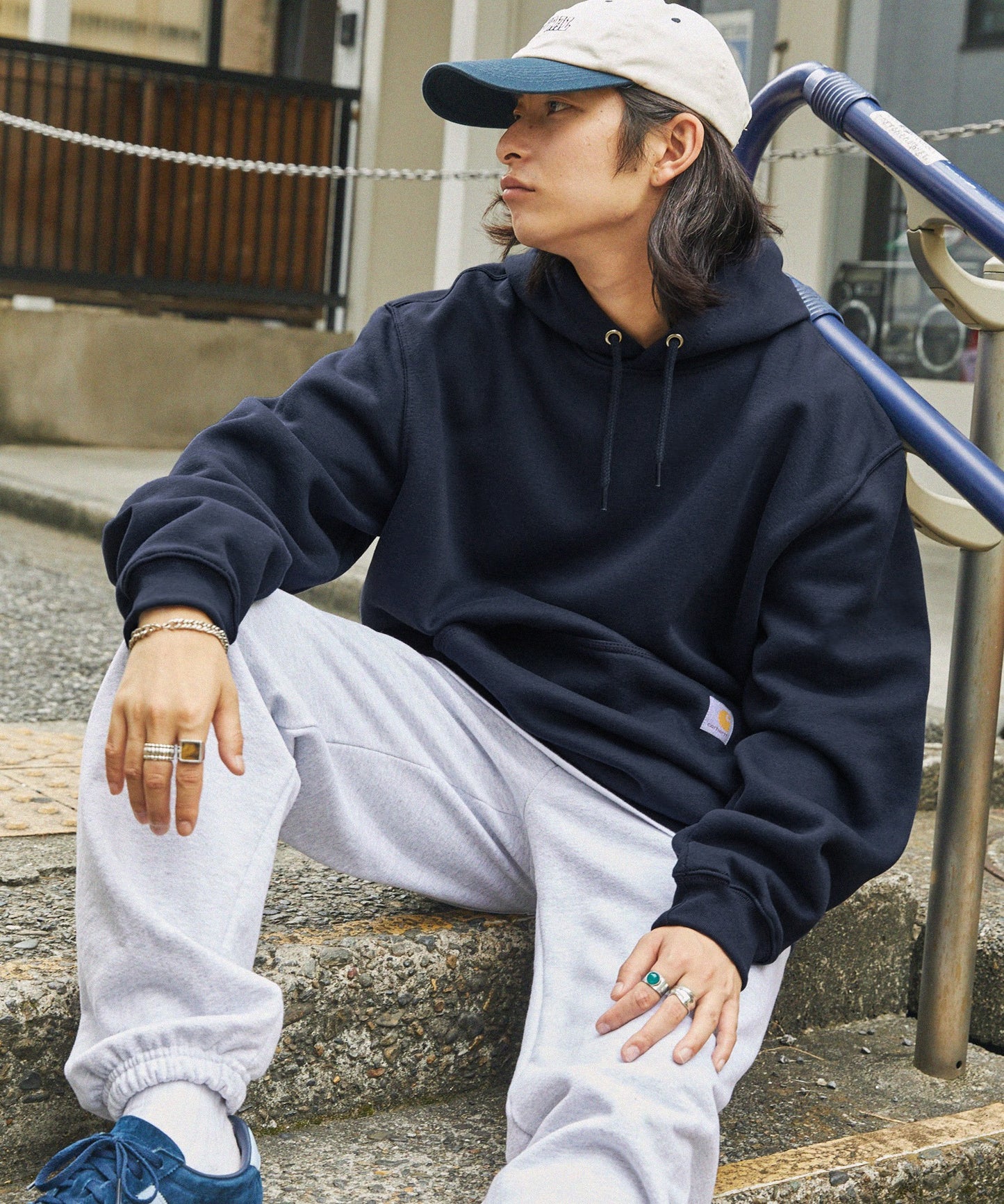 Carhartt 寬版連帽套頭大學T