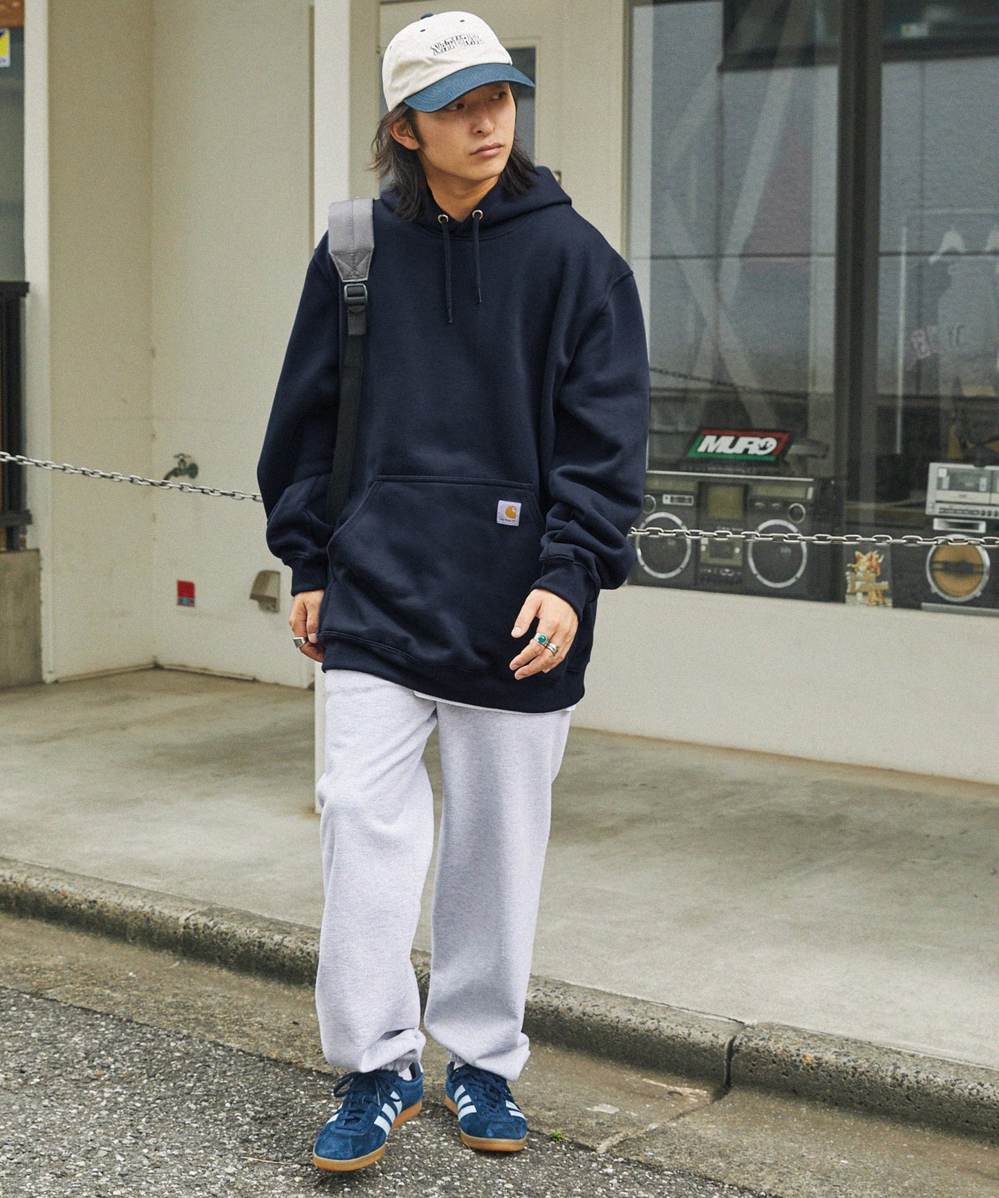 Carhartt 寬版連帽套頭大學T