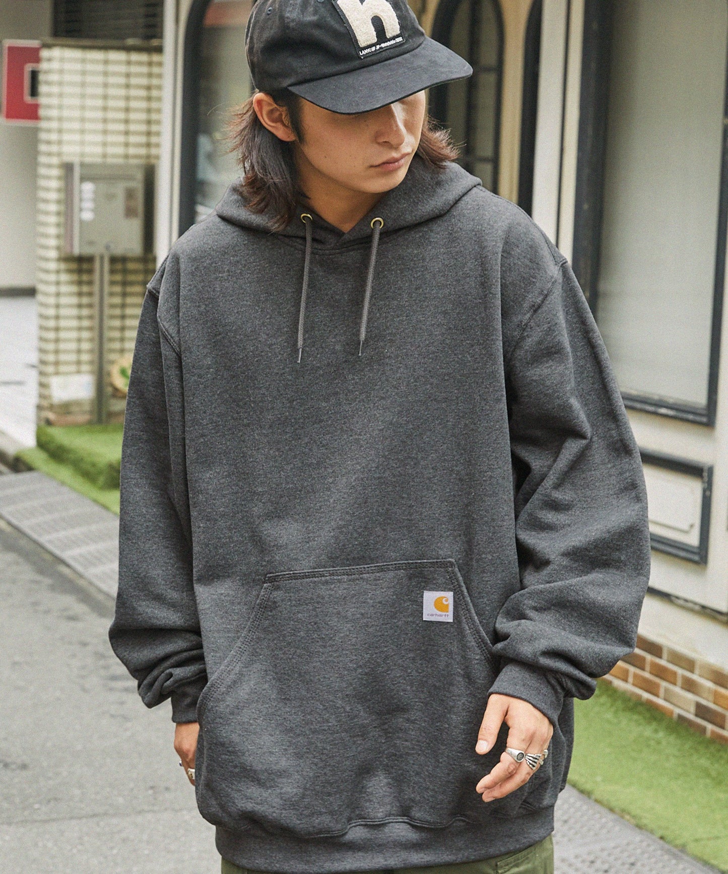 Carhartt 寬版連帽套頭大學T