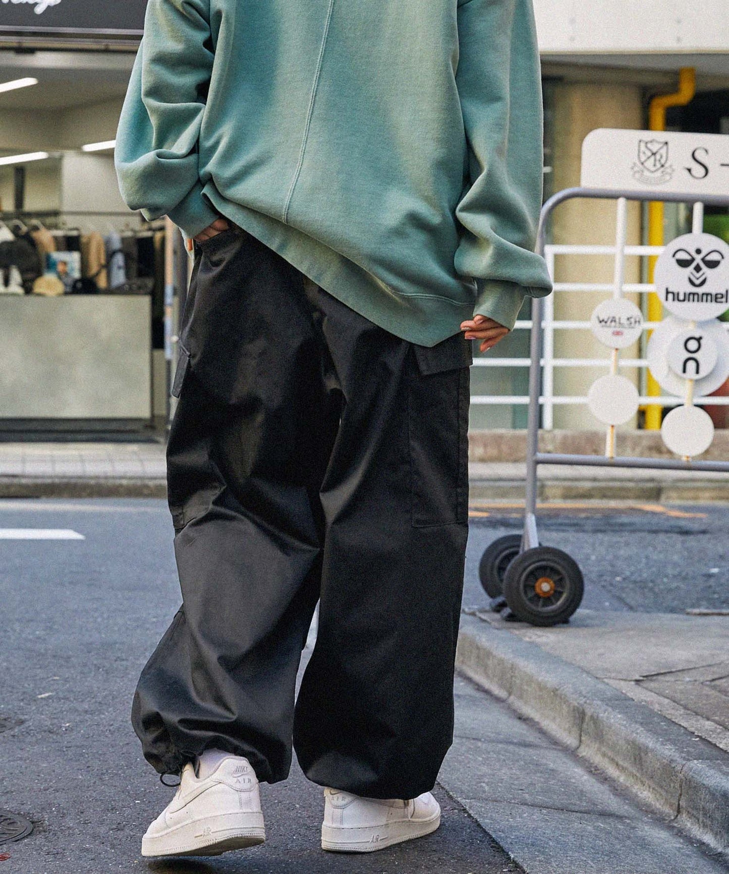 特價 MONO-MART 寬版錐形打褶軍風束口工裝褲