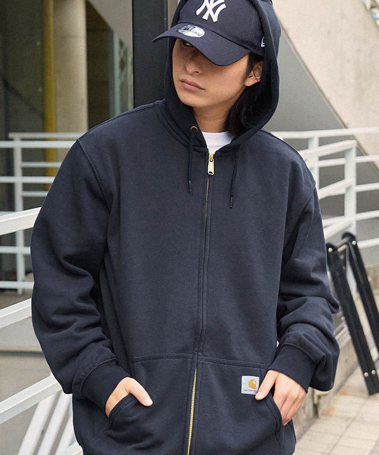 Carhartt 寬版內裡絨毛拉鍊連帽外套