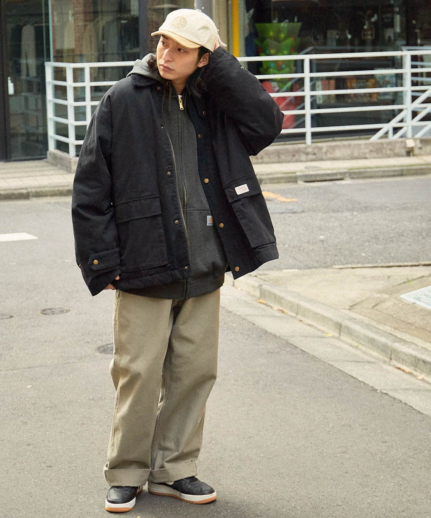 Carhartt 寬版內裡絨毛拉鍊連帽外套