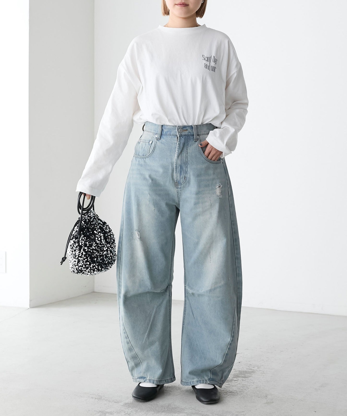 forksy. 弧形剪裁丹寧牛仔褲