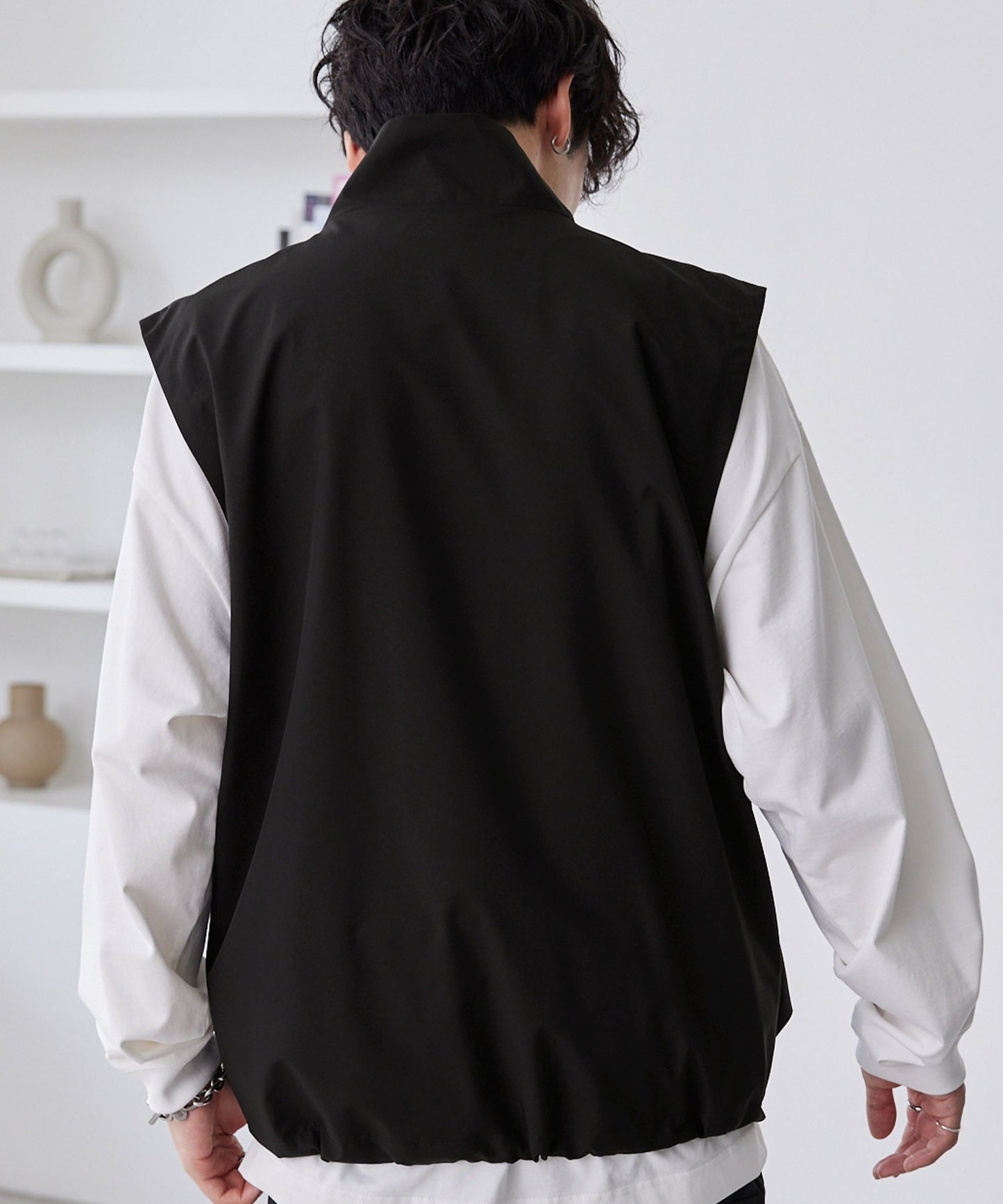 MONO-MART 寬版運動風隱藏扣拉鍊短背心