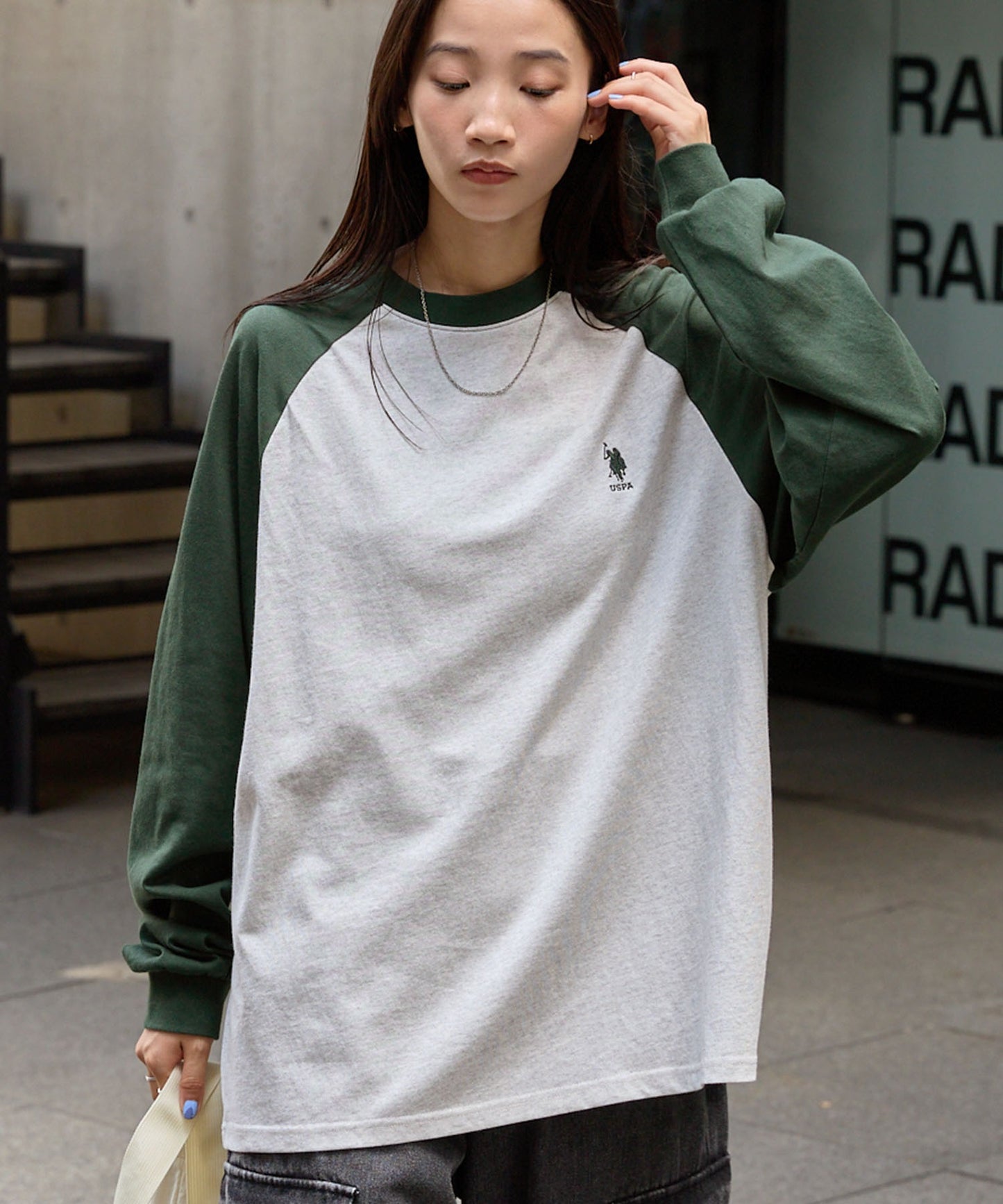 U.S. POLO ASSN. 限定款 刺繡LOGO拼色插肩寬版長袖T恤上衣