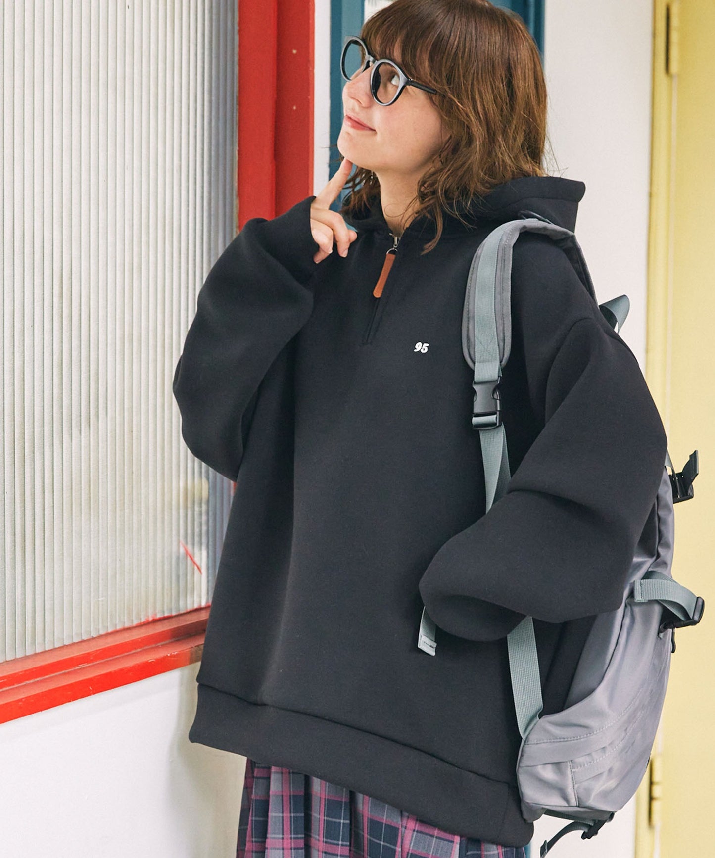 MONO-MART LADY'S 立體剪裁寬版數字刺繡半拉鍊連帽大學T