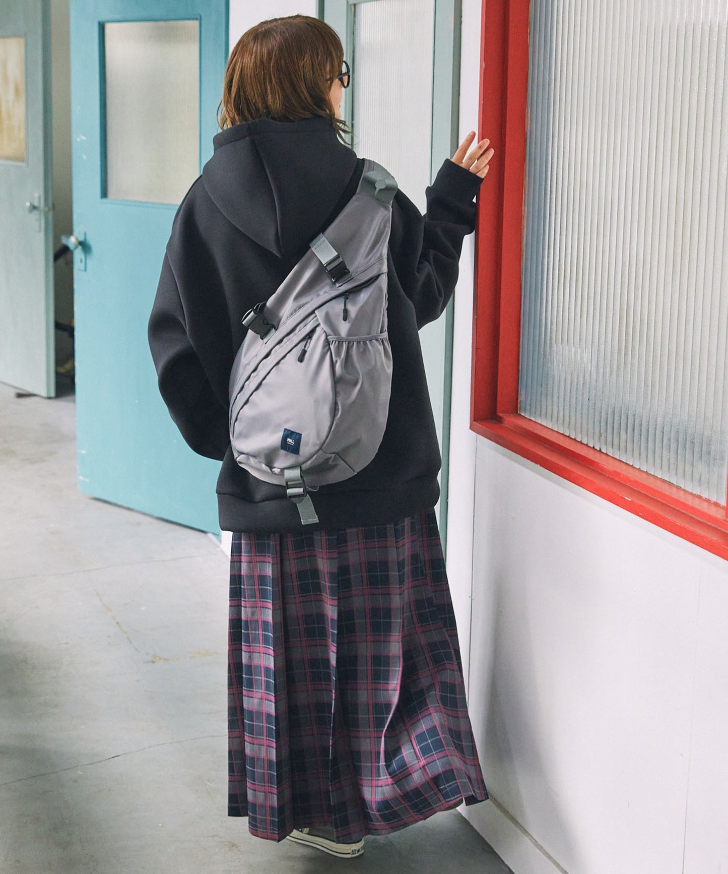MONO-MART LADY'S 立體剪裁寬版數字刺繡半拉鍊連帽大學T