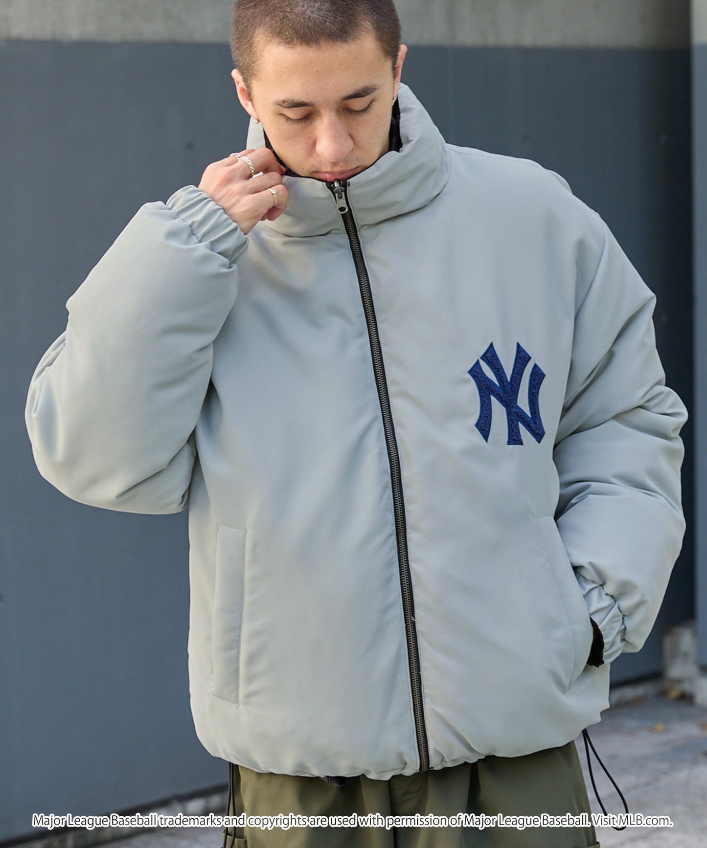 MLB限定LOGO刺繡2WAY可雙面穿寬版立領羽絨外套