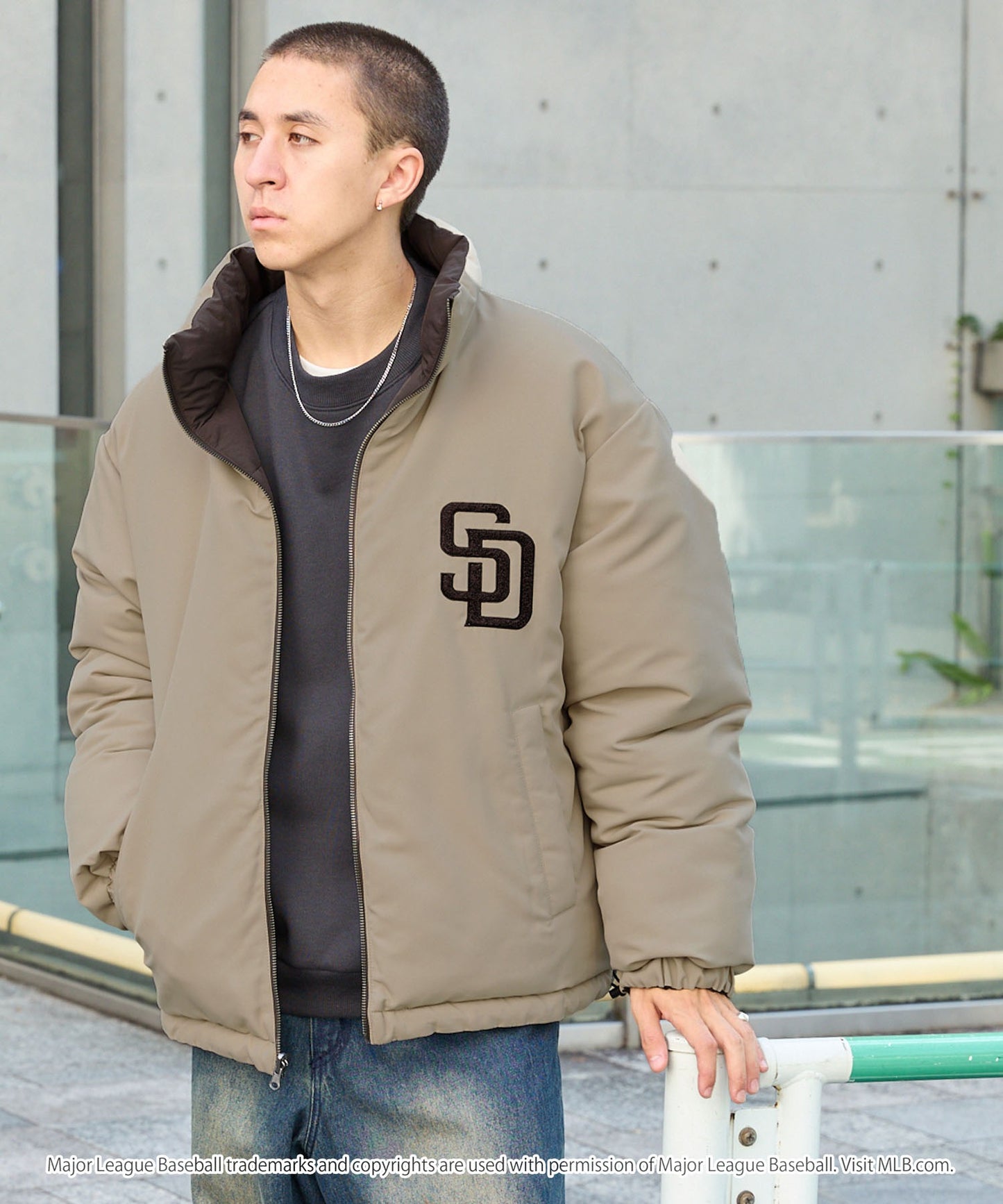 MLB限定LOGO刺繡2WAY可雙面穿寬版立領羽絨外套