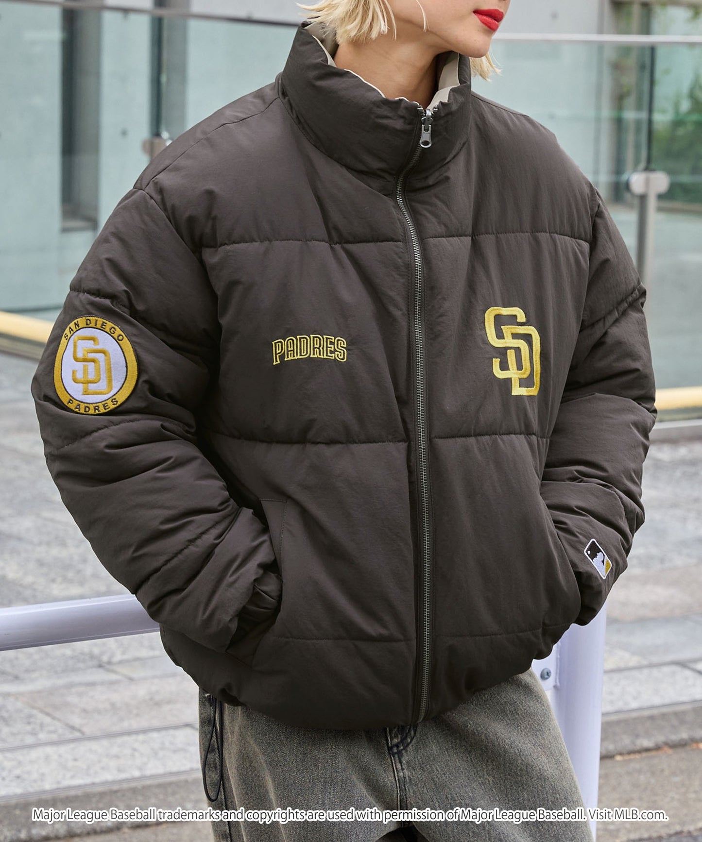 MLB限定LOGO刺繡2WAY可雙面穿寬版立領羽絨外套