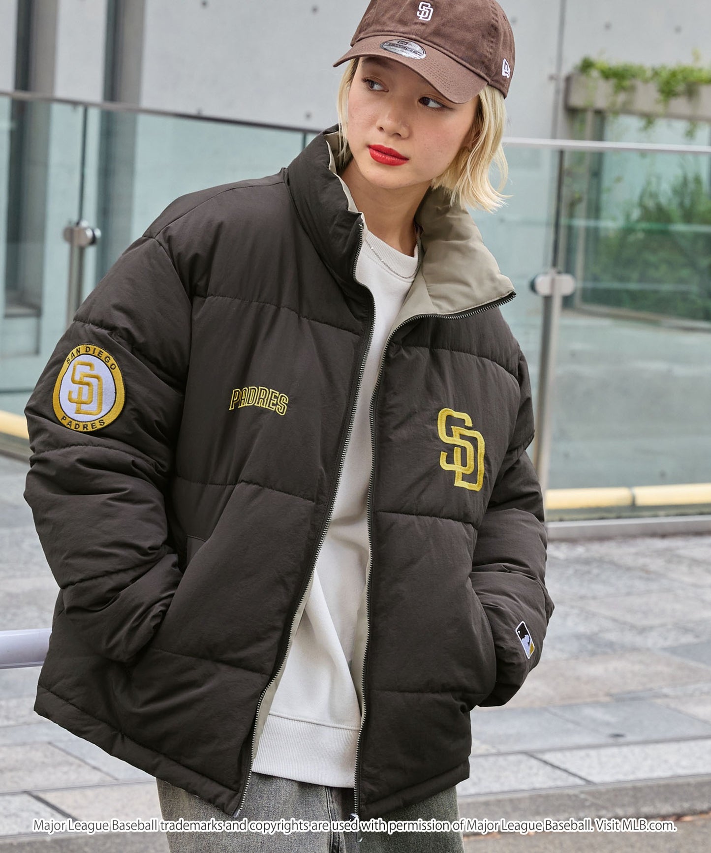 MLB限定LOGO刺繡2WAY可雙面穿寬版立領羽絨外套