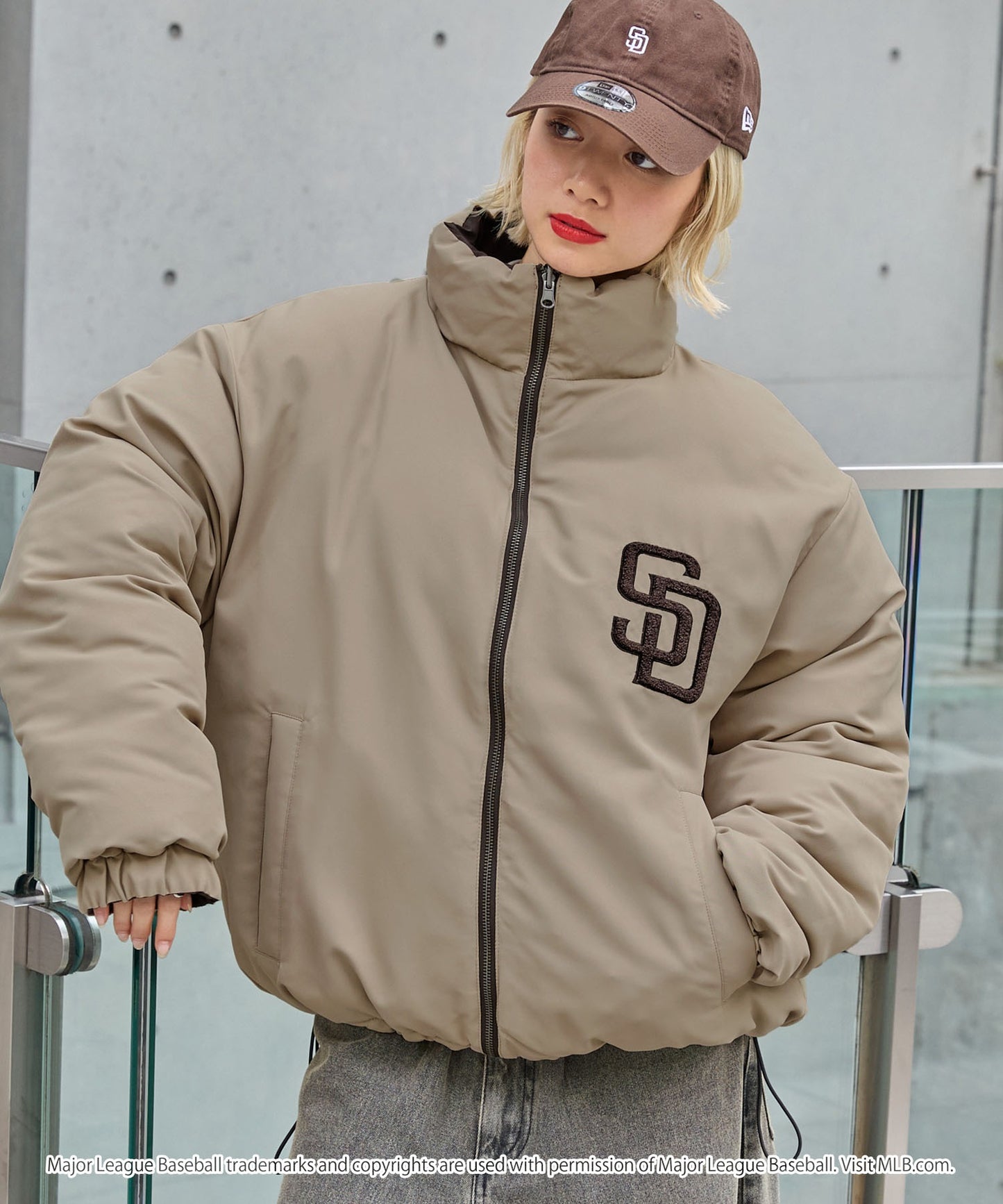 MLB限定LOGO刺繡2WAY可雙面穿寬版立領羽絨外套