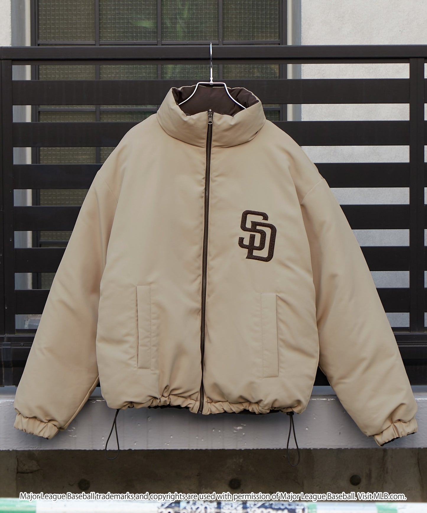 MLB限定LOGO刺繡2WAY可雙面穿寬版立領羽絨外套