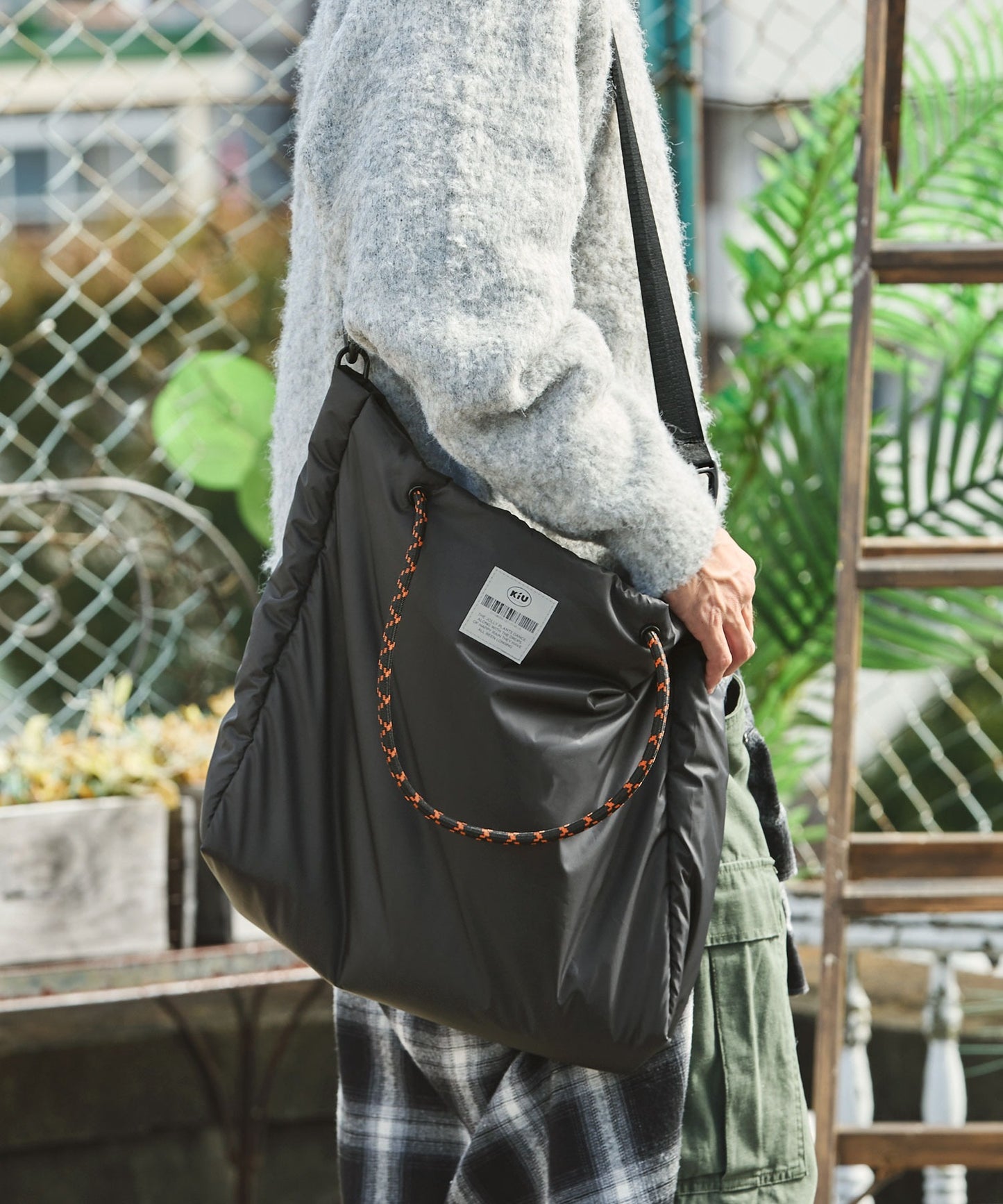 THE CRAFT CREW PRODUCTS × KiU 限定 2WAY 防潑水肩背托特包