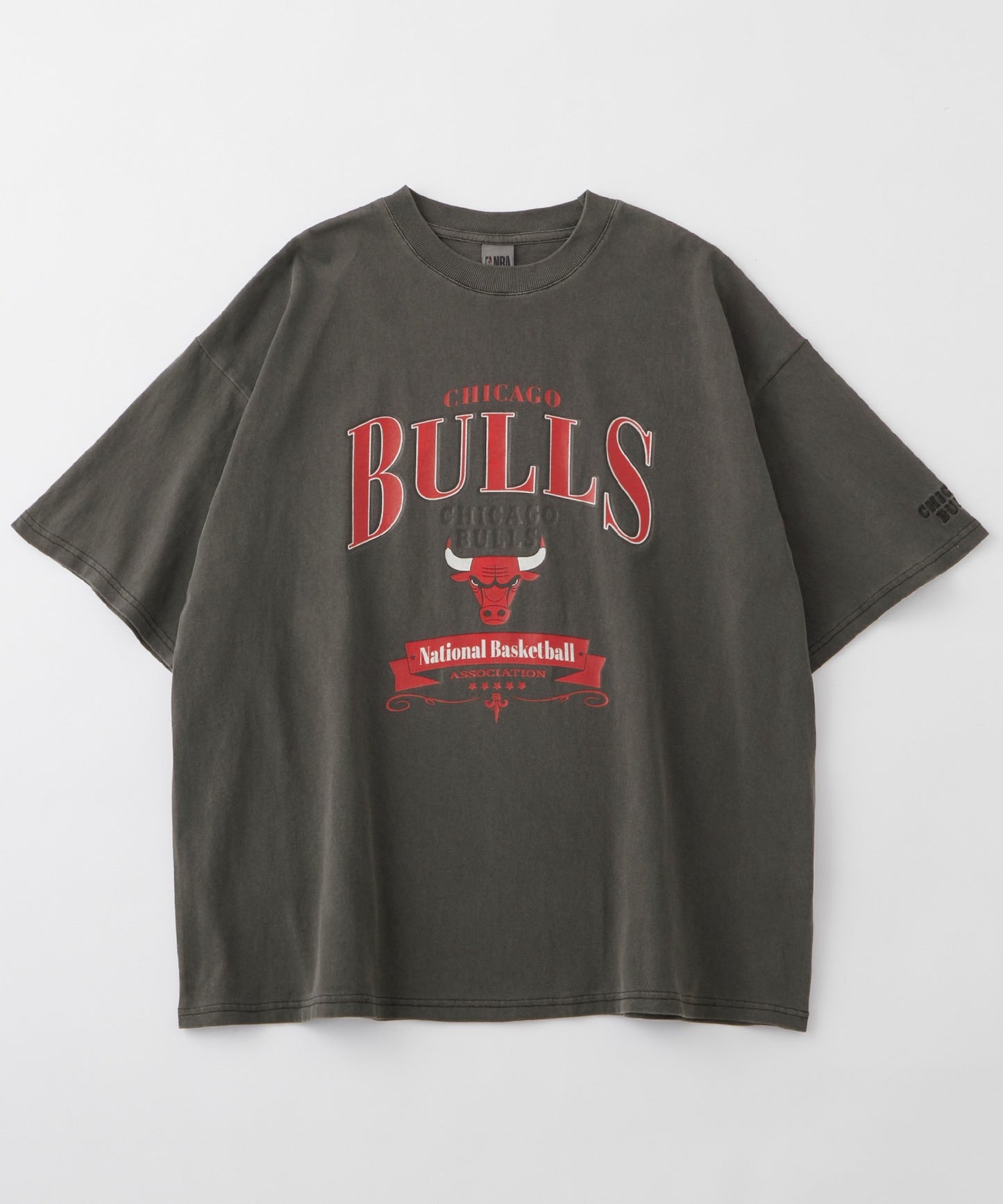 MONO-MART x NBA 限定 芝加哥公牛標誌刺繡圖案短袖T恤