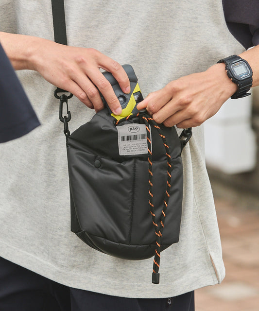 KiU 2WAY water repellent mini shoulder bag 防水抽繩斜背小包