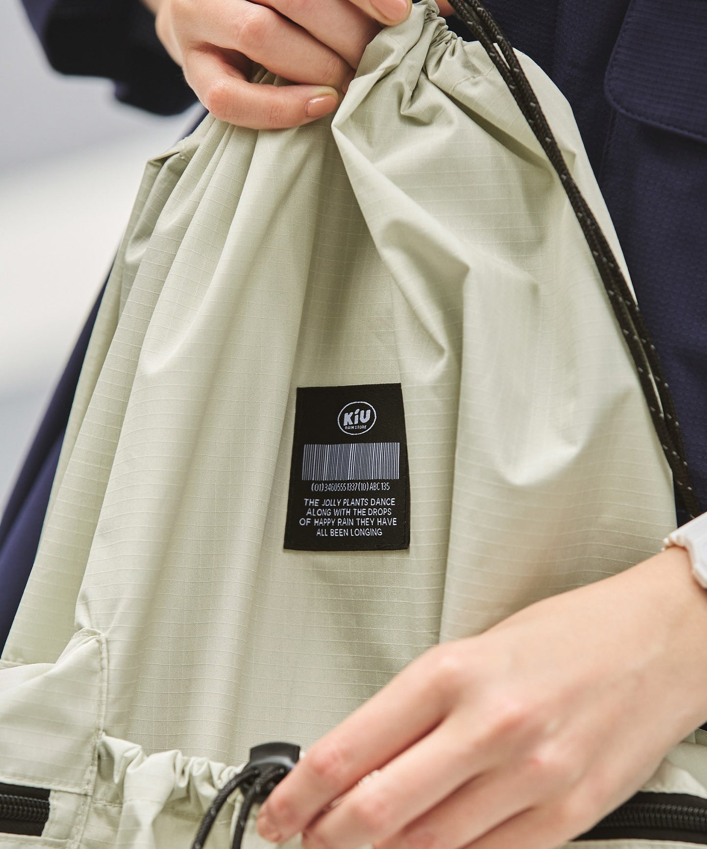 KiU water repellent drawstring shirring backpack 防水抽繩後背包