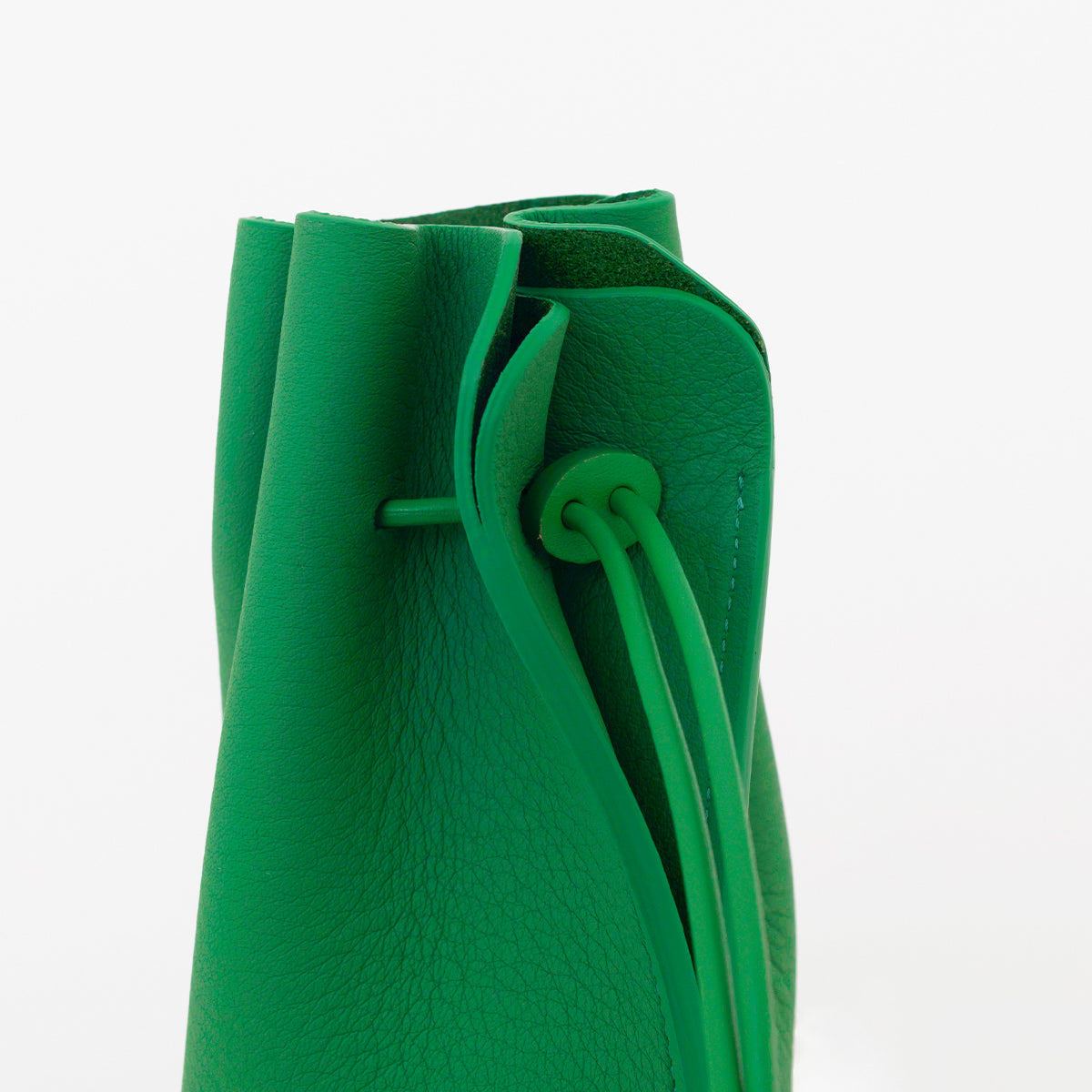 ITTI 限定款 HERRIE KINCHAKU POUCH - PM / DIPLO SKY 綠色迷你束口斜背包