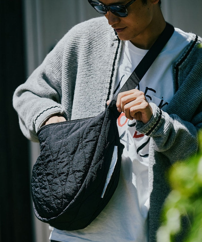WEEKEND(ER)×FREAK'S STORE 獨家設計半月絎縫斜背包