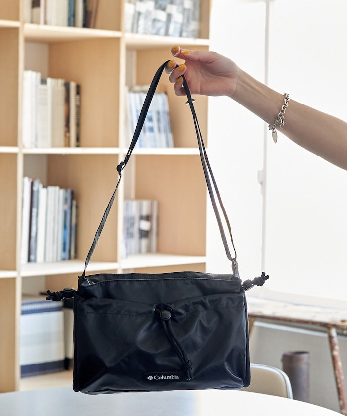 Columbia JUMP CREEK 斜背束口包