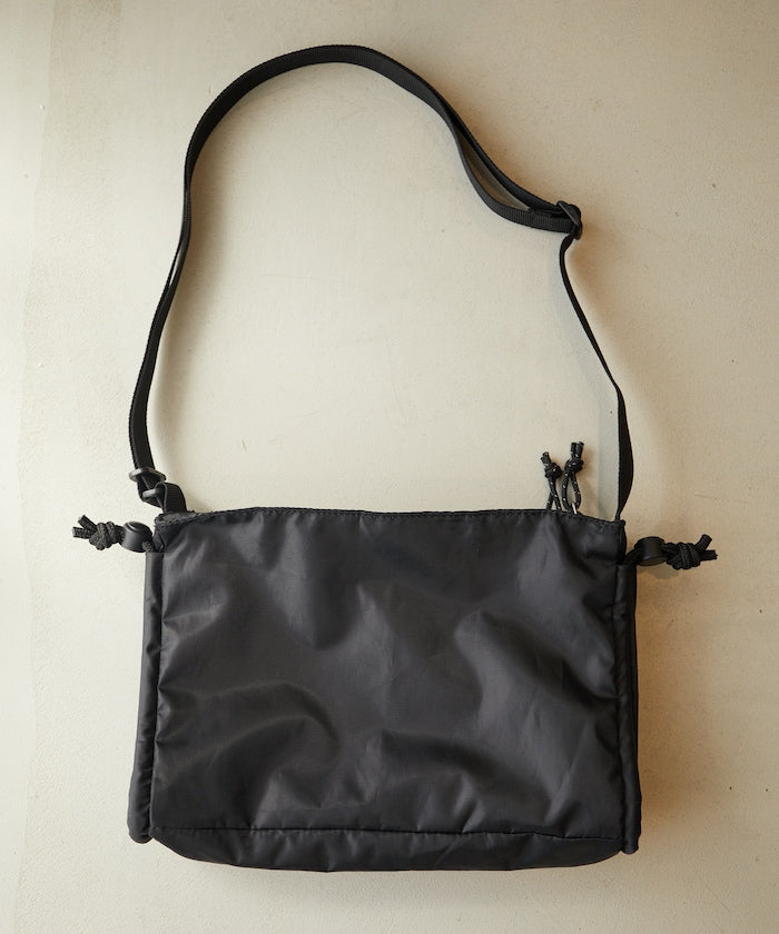 Columbia JUMP CREEK 斜背束口包