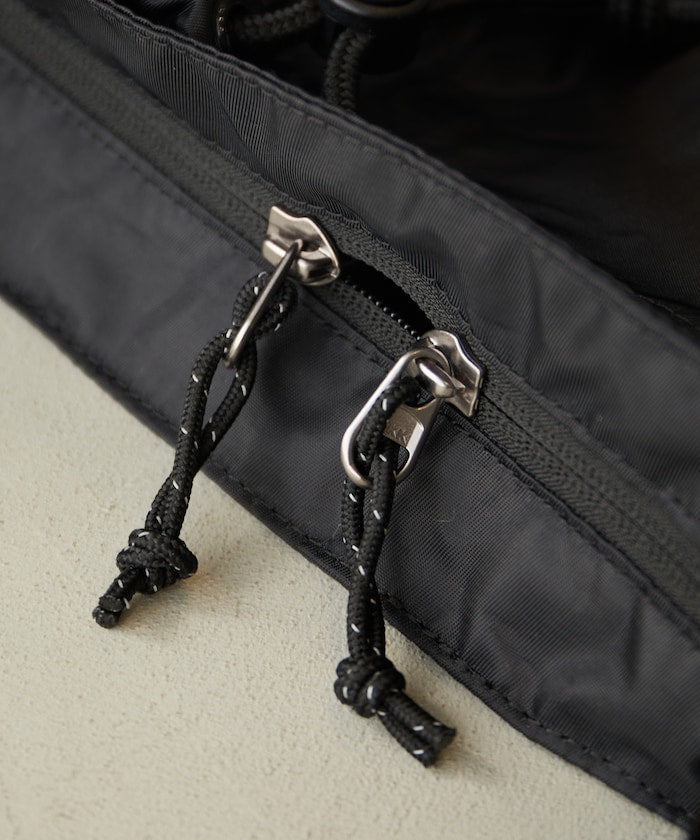 Columbia JUMP CREEK 斜背束口包