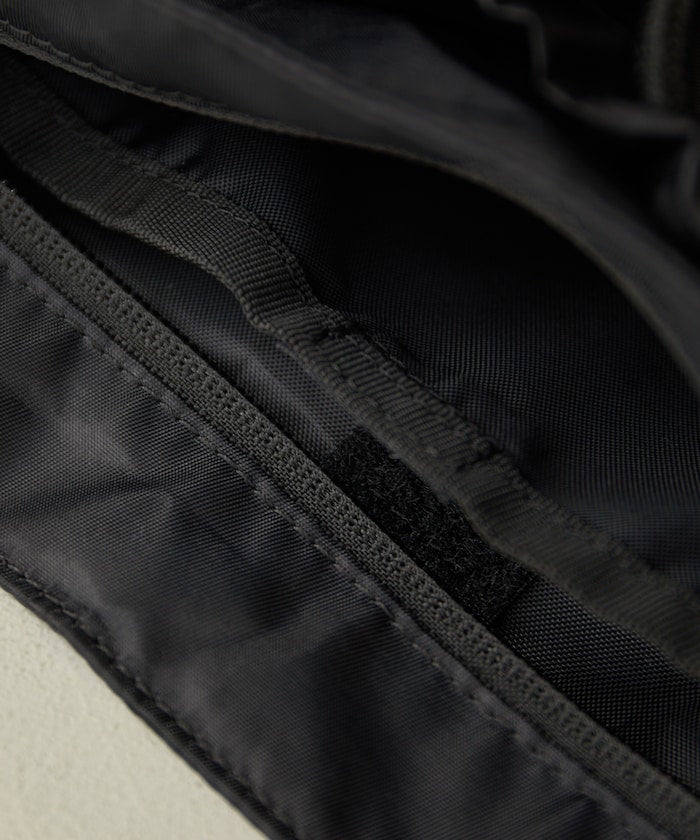 Columbia JUMP CREEK 斜背束口包