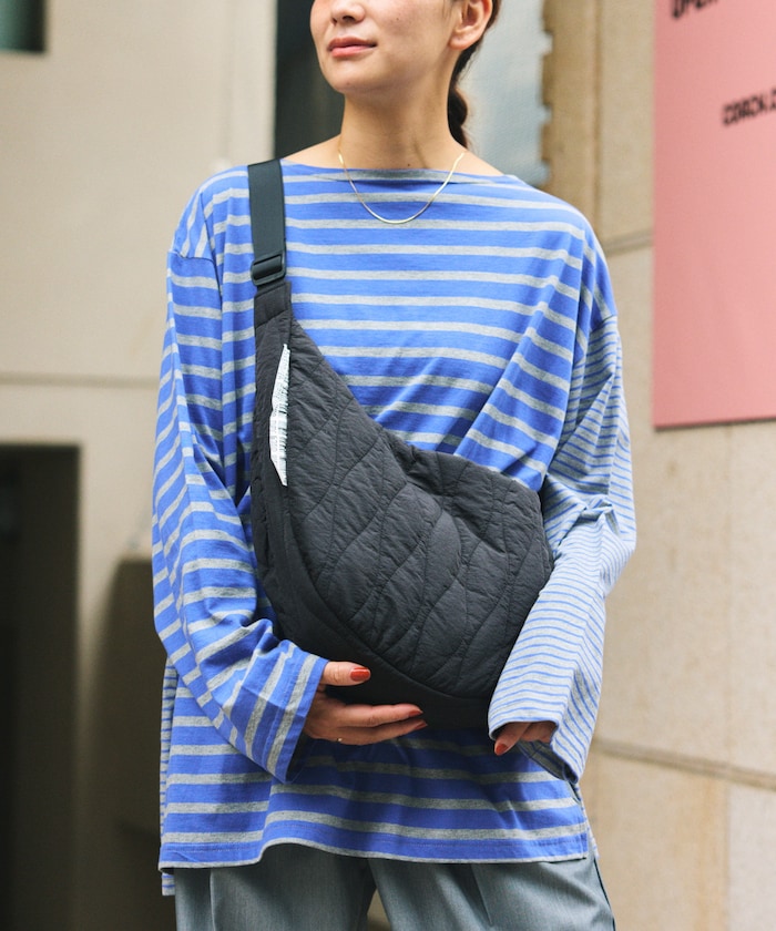 WEEKEND(ER)×FREAK'S STORE 獨家設計半月絎縫斜背包