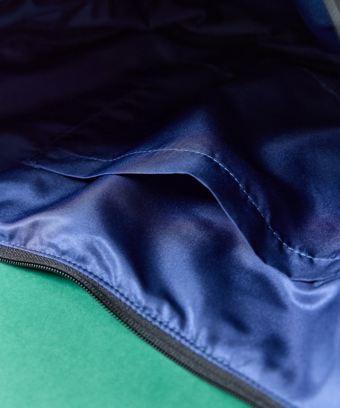 WEEKEND(ER)×FREAK'S STORE 獨家設計半月絎縫斜背包