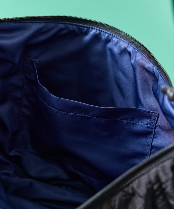 WEEKEND(ER)×FREAK'S STORE 獨家設計半月絎縫斜背包