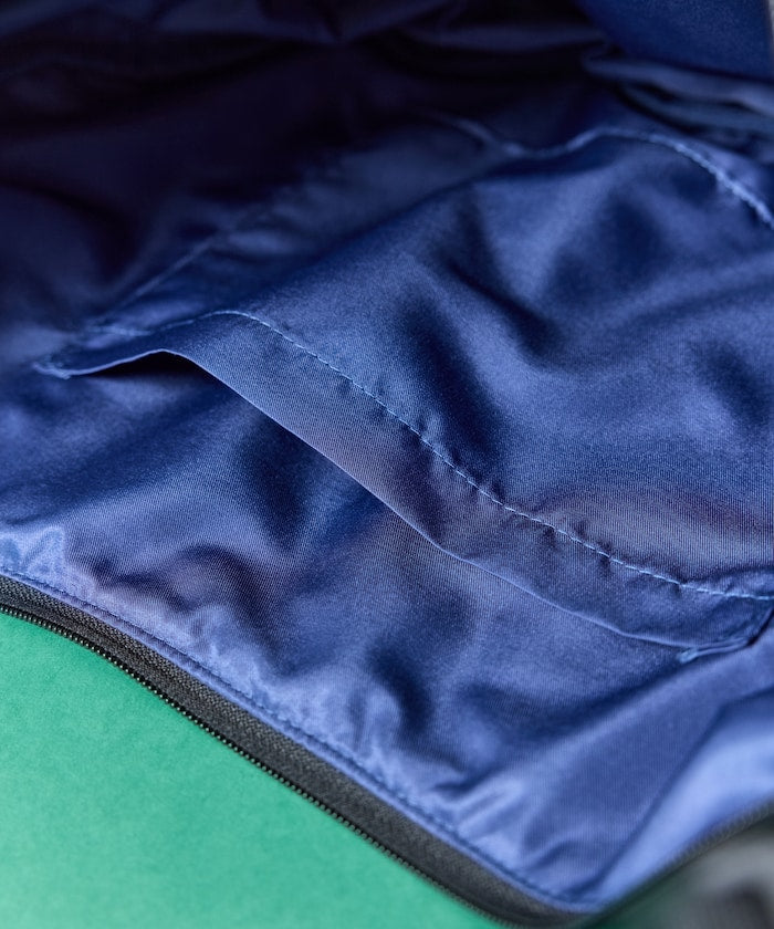 WEEKEND(ER)×FREAK'S STORE 獨家設計半月絎縫斜背包