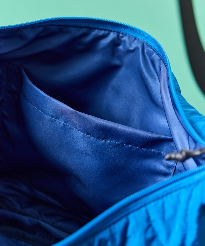 WEEKEND(ER)×FREAK'S STORE 獨家設計半月絎縫斜背包