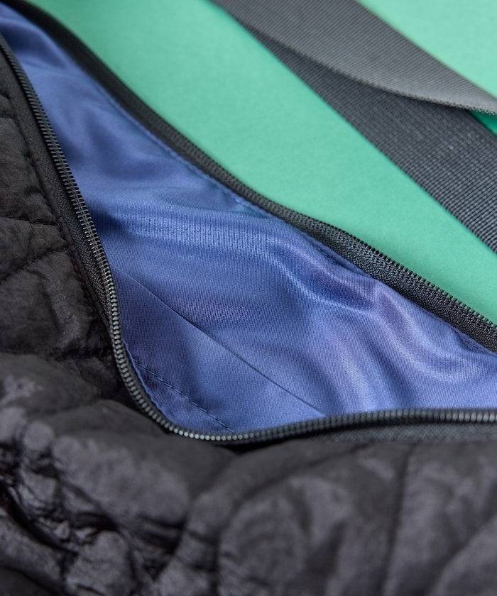 WEEKEND(ER)×FREAK'S STORE 獨家設計半月絎縫斜背包