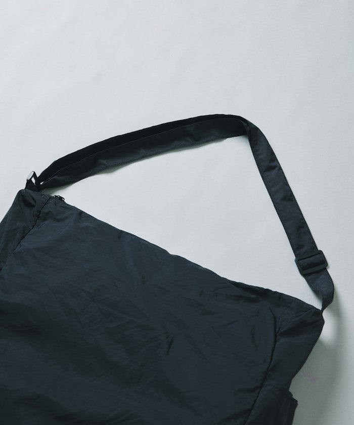 POLeR PACKABLE SHOULDER BAG 獨家設計可折疊收納肩背包
