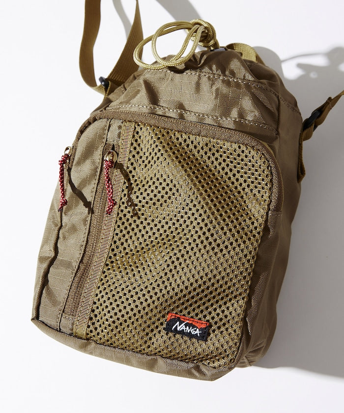 NANGA × SPEAKEASY DRAWING SHOULDER POUCH 斜背包