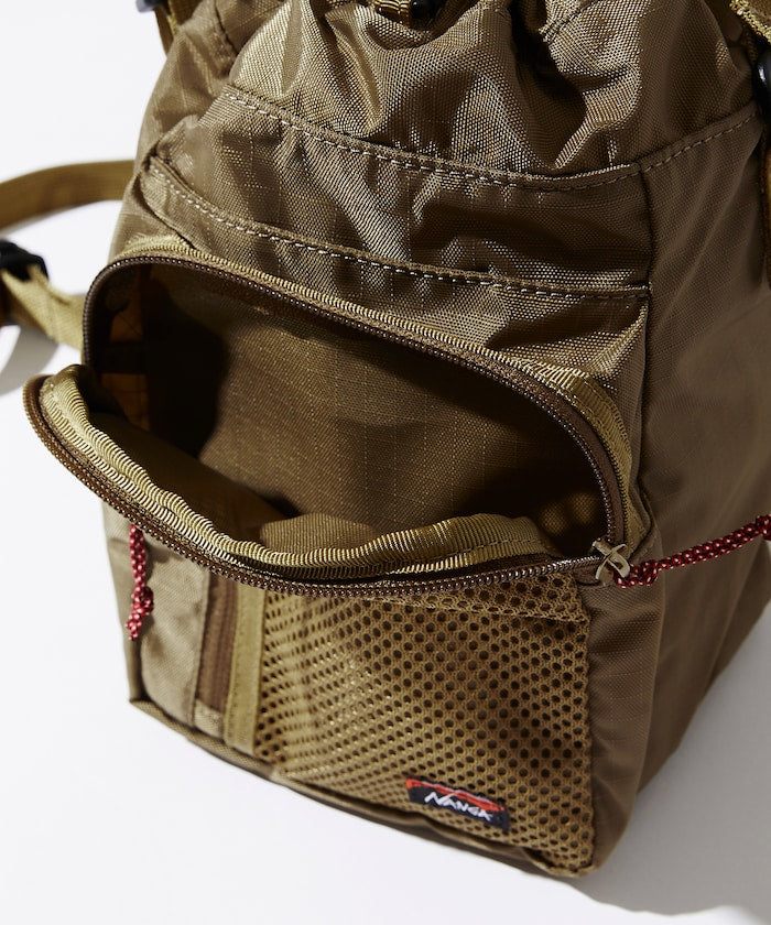 NANGA × SPEAKEASY DRAWING SHOULDER POUCH 斜背包
