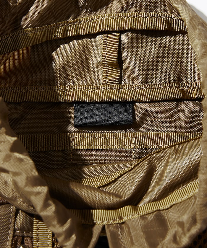 NANGA × SPEAKEASY DRAWING SHOULDER POUCH 斜背包