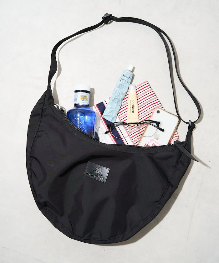 GREGORY LAUGHING L 皮革LOGO 斜背包【預約商品 | 2025/11上旬出貨】