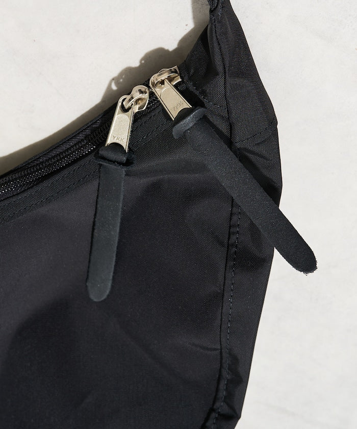 GREGORY LAUGHING L 皮革LOGO 斜背包【預約商品 | 2025/11上旬出貨】