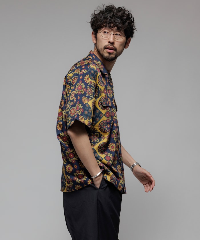 FREAK'S STORE Relaxed fit Batik print open collar shirt/ Small pattern 印花短袖襯衫