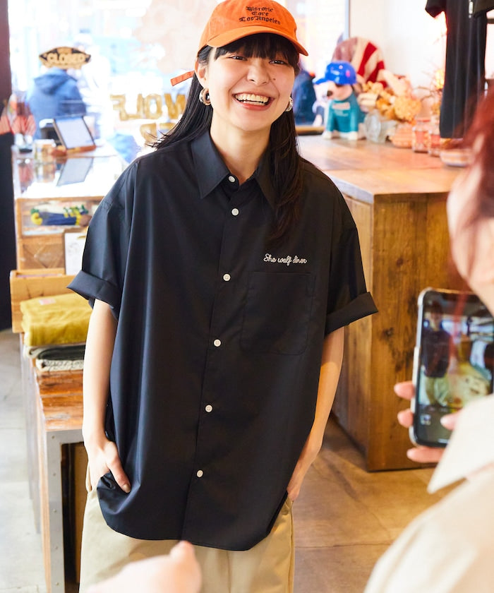 FREAK'S STORE x SHE WOLF DINER Big Silhouette Design Embroidered S/S Shirt 刺繡短袖襯衫